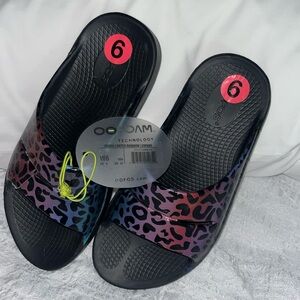 NWT Oofos OOFoam limited rainbow leopard slide size Women’s 6 / W6